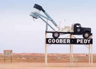 Blowers of Coober Pedy am Ortseingang