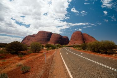 Auf der Straße zu den Olgas (Kata Tjuta)