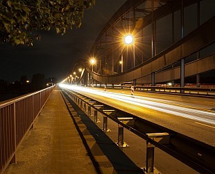 Die Elbbrücken bei Nacht