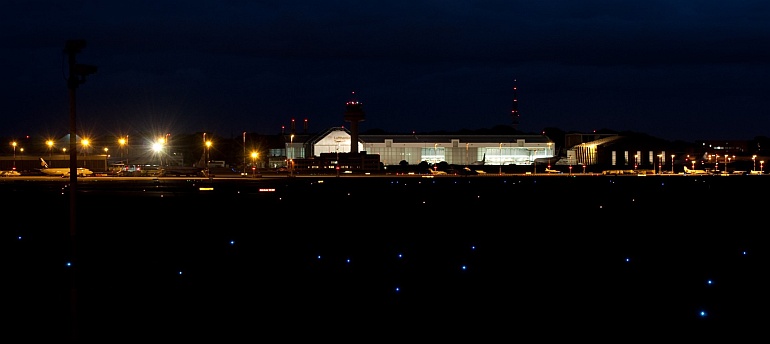 Airport Hamburg bei Nacht