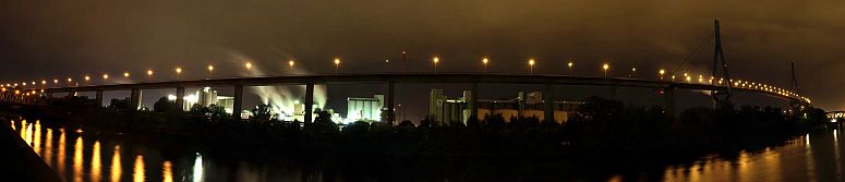 Panorama der Köhlbrandbrücke bei Nacht