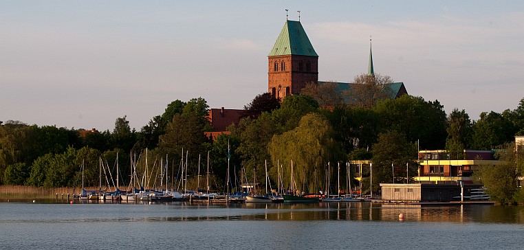 Blick auf Ratzeburger Dom am See